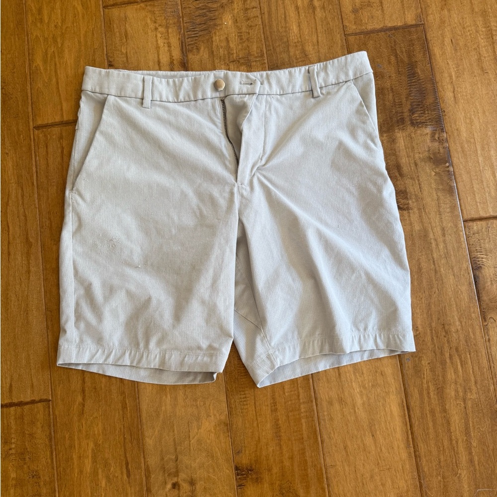 Men's Lululemon Commission air Shorts - Light Gray